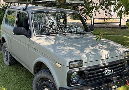 Lada Niva 1.7i 4x4