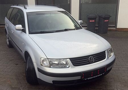 VW Passat Variant Volkswagen 1.8 Basis