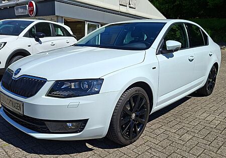 Skoda Octavia 1.4 Lim /I.HAND/SCHECKHEFTGEPFLEGT/NAVI/