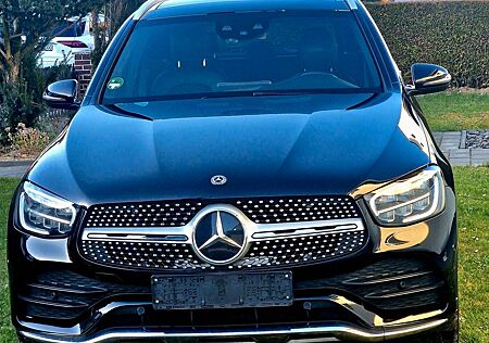 Mercedes-Benz GLC 300 d AMG LINE /PANO/ALCAN./AHK.