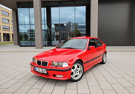 BMW 318ti E36 Compact M-Paket ab Werk, fast Voll