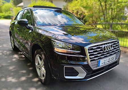 Audi Q2 30 TFSI PANORAMAGLAS/ 2.HAND/ SCHECKHEFT/ 8-f