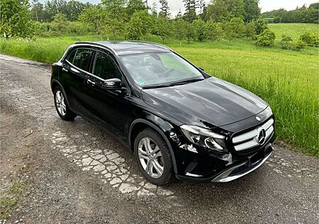 Mercedes-Benz GLA 200 -