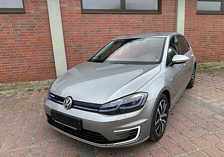 VW Golf Volkswagen e- Wärmepumpe, DynAudio, 8 fach bereift