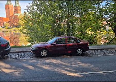 Opel Vectra 1.6 16V Klima