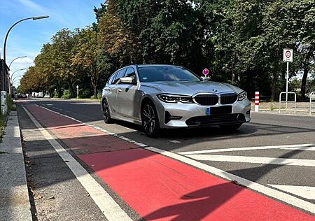 BMW 320d Touring Automatik LED Navi Teilleder