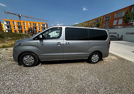 Hyundai H-1 Starex