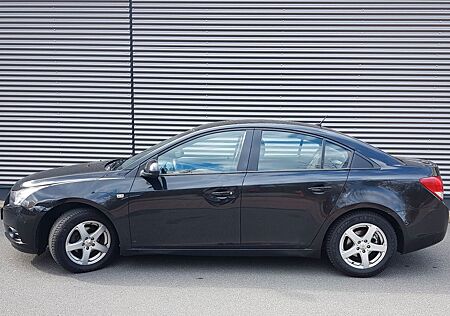 Chevrolet Cruze 1.6 Benzin- TÜV 11.2027, UNFALLFREI, Klima