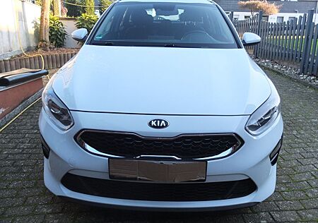 Kia Cee'd Sportswagon 1.4 T-GDI DCT Vision Sport...