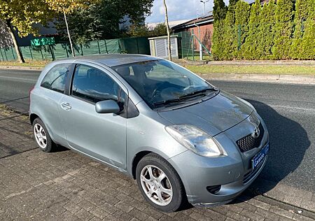 Toyota Yaris 1,3 Rentnerfahrzeug TÜV 01/2026