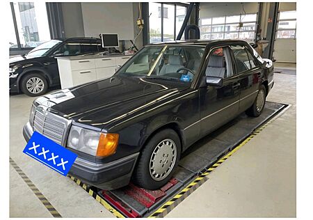 Mercedes-Benz 300 W124 300D Oldtimer