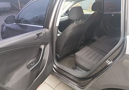 VW Passat Volkswagen 2.0 TDI DPF DSG 125kW Sportline Sportline
