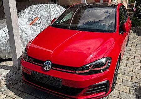 VW Golf Volkswagen 2.0 GTI Performance mit Schaltgetriebe