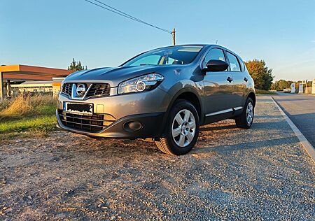 Nissan Qashqai 1.6 Visia V/T Klima, AHK, EFH...