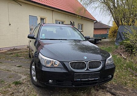 BMW 525i A touring -