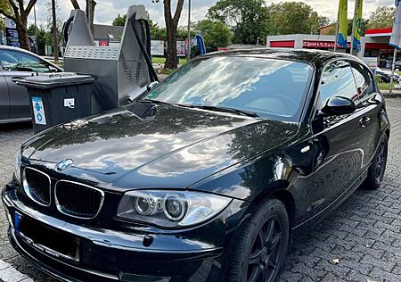 BMW 118i , TÜV + Service + Bremsen neu, Steuerkette