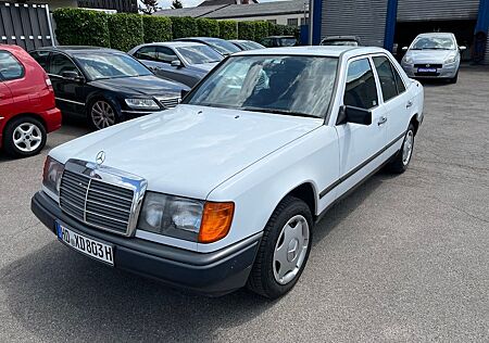 Mercedes-Benz E 200 H/Kennzeichen