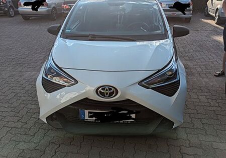 Toyota Aygo (X) Aygo (X) 1,0-l-VVT-i x x