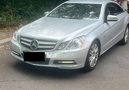 Mercedes-Benz E 200 Coupé Avantgarde SERVICE/TÜV NEU!