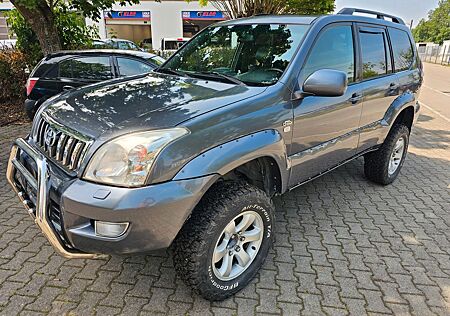 Toyota Land Cruiser 3.0 D-4D Aut Navi Leder 8 Sitzer