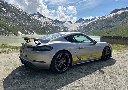 Porsche Cayman GT4