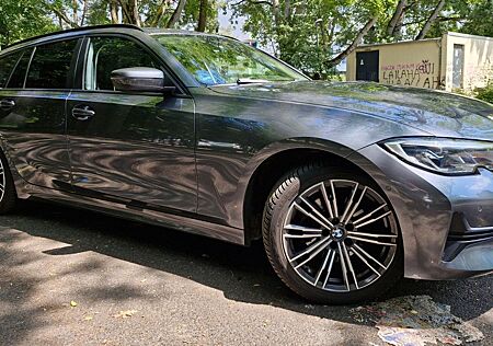BMW 320d LASER/HUD/ACC/AHK/KEYGO
