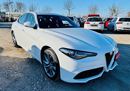 Alfa Romeo Giulia 2.0T AT8-Q4 Ti LEDER SHZ NAVI KAMERA LED