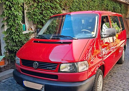 VW T4 Caravelle Volkswagen 2,5-l-Diesel TDI 75kW Standard
