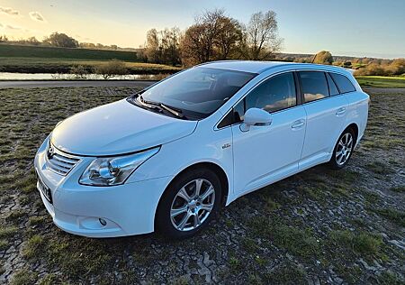 Toyota Avensis Combi Sol 2.2 D-4D Automatik Sol