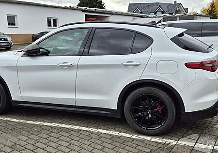 Alfa Romeo Stelvio B-Tech Q4 2.2 Ltr. 4x4,Harman Kardon
