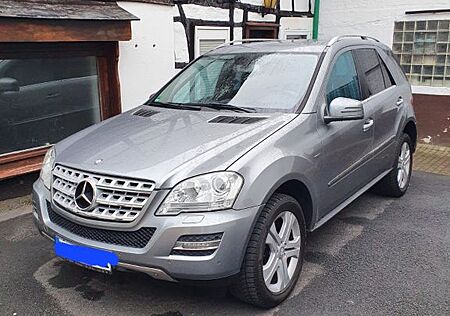 Mercedes-Benz ML 300 CDI 4MATIC BlueEFFICIENCY -