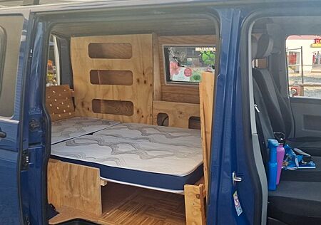 VW T5 Transporter Volkswagen , Camperumbau