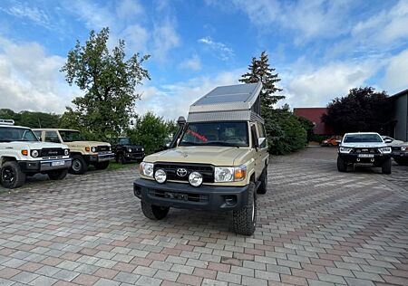 Toyota Land Cruiser HZJ78