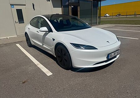 Tesla Model 3 Allradantrieb mit Dualmotor Long Ran...