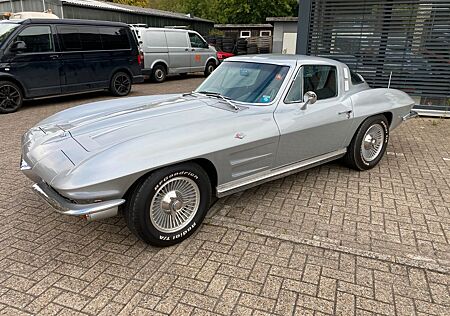 Chevrolet Corvette C2 Sting Ray Oldtimer