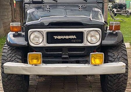 Toyota Land Cruiser BJ42
