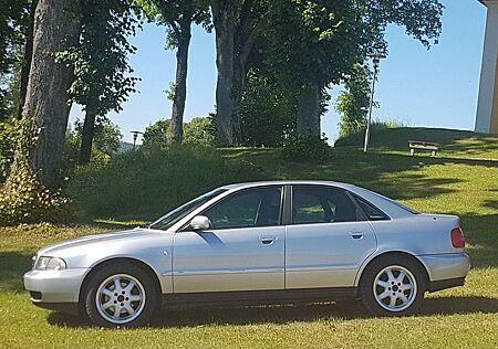 Audi A4 1.8 -160.000km an Liebhaber zu verkaufen