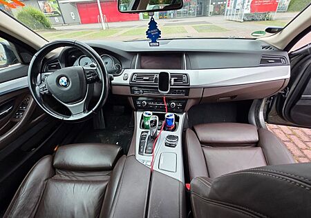 BMW 535d xDrive Touring A Luxury Line Luxury Line