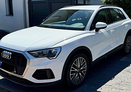 Audi Q3 35 TDI quattro - Kamera + CarPlay