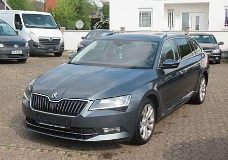 Skoda Superb Combi 2.0 TDI Style Navi,AHK,1Hand,DSG