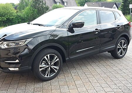 Nissan Qashqai 1.3 DIG-T 159PS N-CONNECTA + Winterpaket