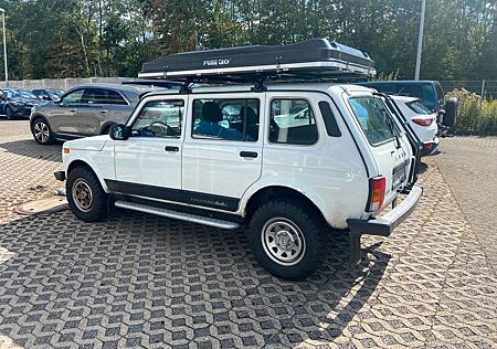 Lada Niva 4x4 | 5-Türer | 61 kW (83 PS) | EZ 10/