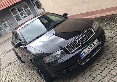 Audi S4 4.2 quattro tiptronic