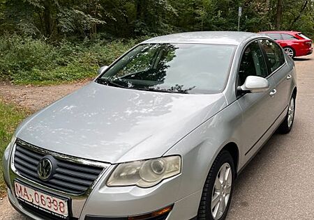 VW Passat Volkswagen 1.6 FSI Trendline Trendline