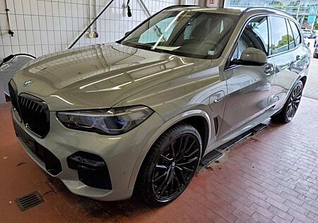 BMW X5 xDrive45e M Sportpaket B&W Panorama KeyGO R22