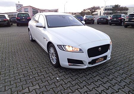 Jaguar XF 2.0d Pure Autom+Navi+Standhzg+Cam+PDC+1.Hand