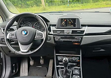 BMW 2er Active Tourer 214 Active Tourer 214d -