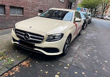 Mercedes-Benz E 220 d T Autom. -