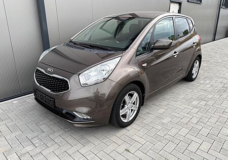 Kia Venga mit AHK + NAVI + PDC