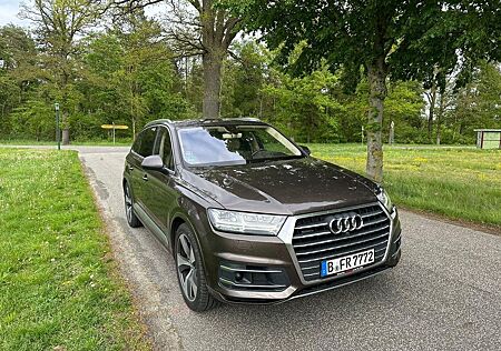 Audi Q7 . 3.0 TDI quattro